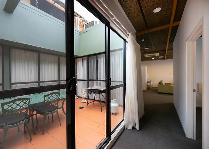 Belconnen Way Hotel & Serviced Apartments