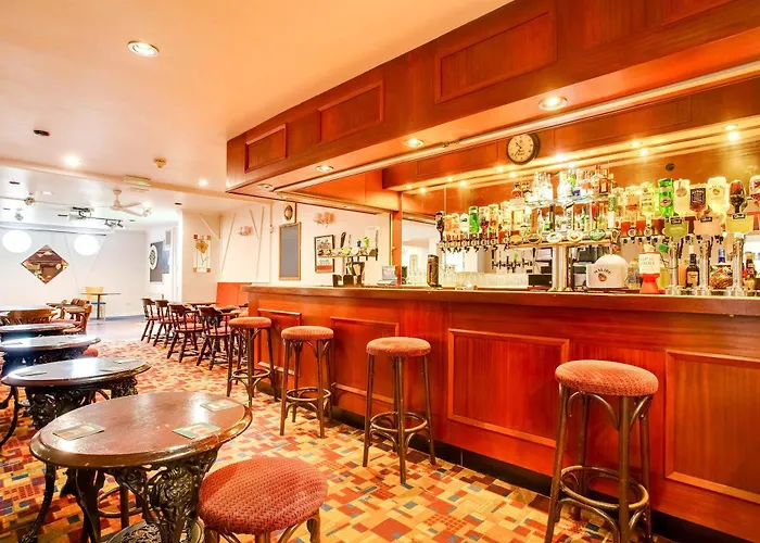 Oyo Godolphin Arms Hotel