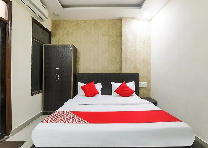 Hotel O Samrat