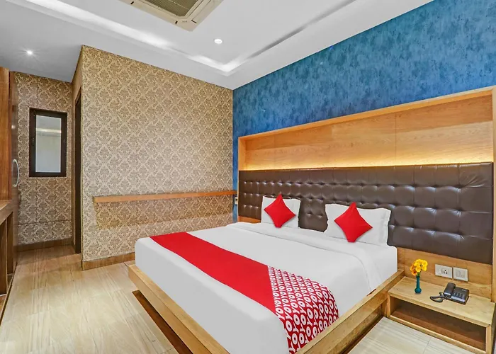 Oyo Flagship Prakash Inn Near Fun Republic Mall
