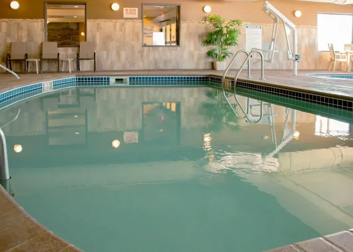 Comfort Inn & Suites Grand Forks Near Alerus Center