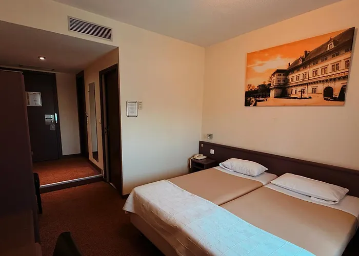 Hotel De La Cloche