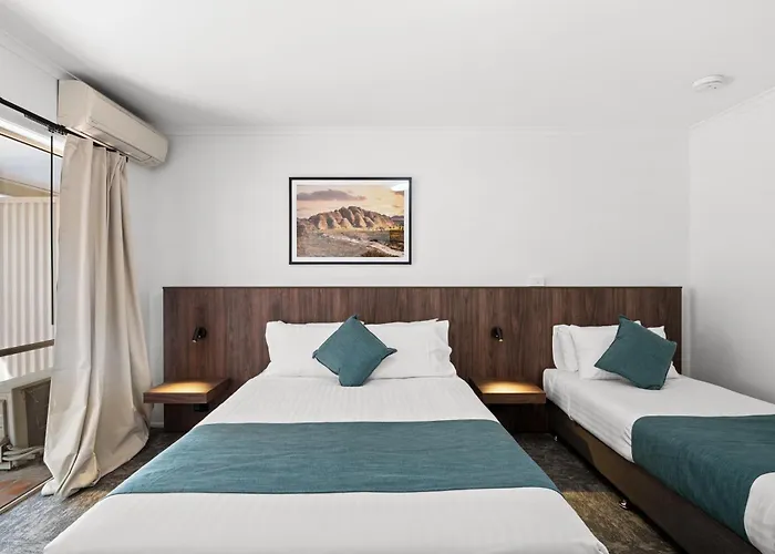 Sundowner Hotel Motel