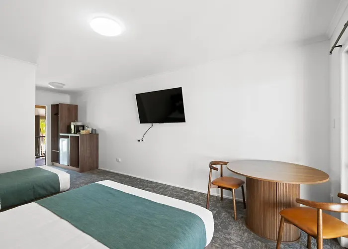 Sundowner Hotel Motel