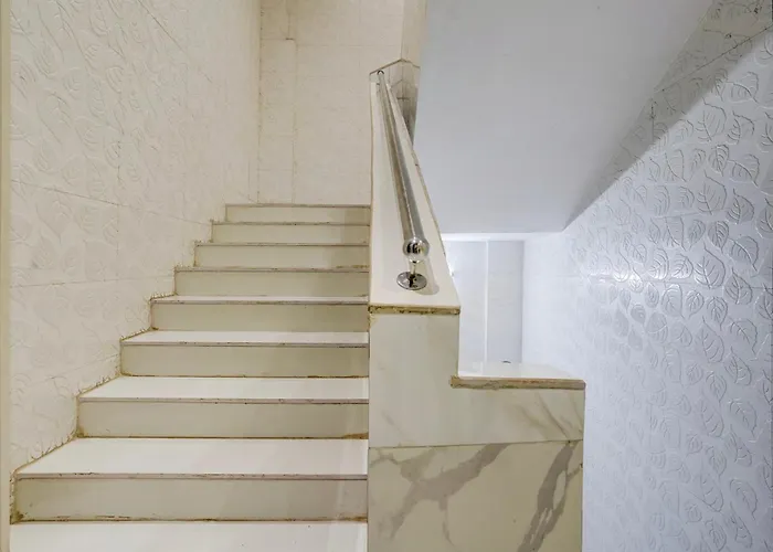 Fabhotel Hans Residency