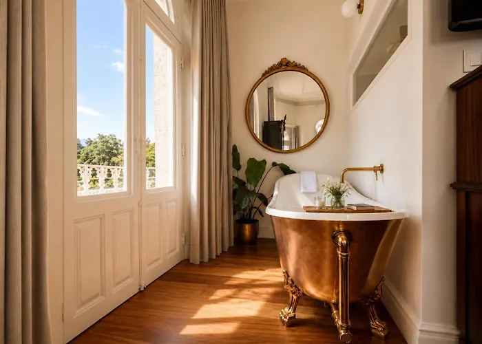 Villa Boutique 1880-Romantic Historic Boutique Hotel with Outdoor Jacuzzi