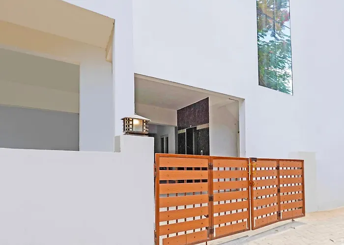 Hotel O Sholinganallur Near Anjaneya Temple