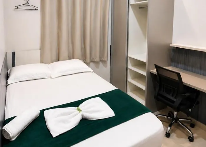Quarto 6 econômico próximo do aeroporto ar condicionado cama de casal