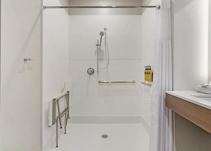 Best Western Plus Marquette Hotel & Suites