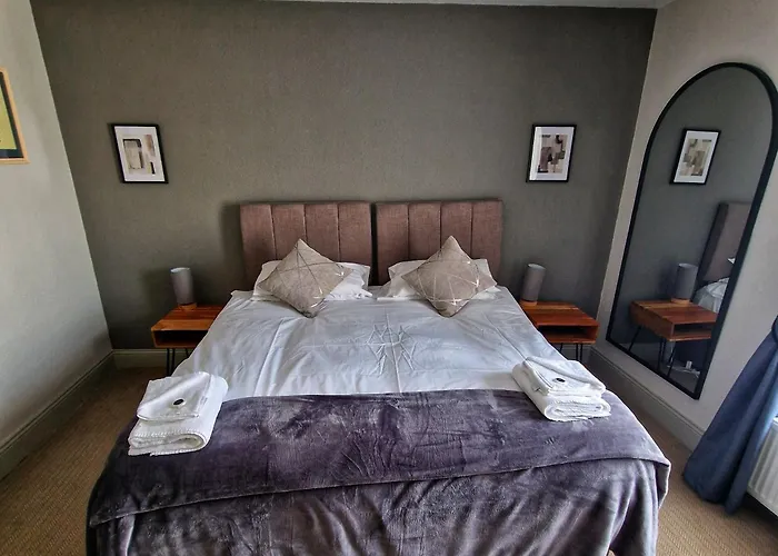 Oyo The Victorian Tap B&B