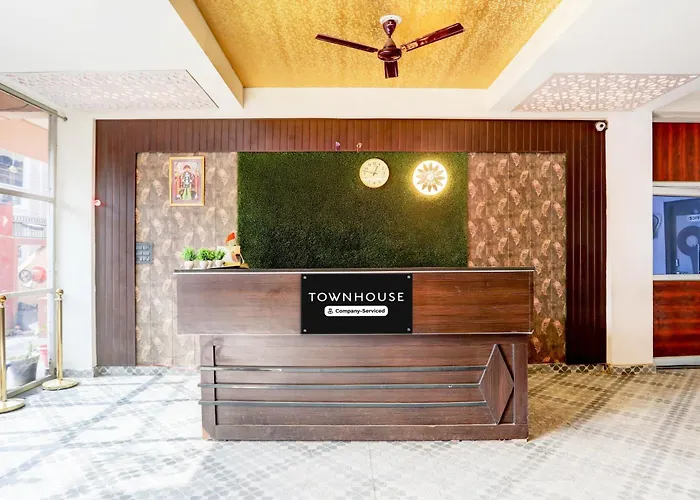 Super Townhouse Divyanagar Formerly Shivam Grand Ranidiha Tiraha