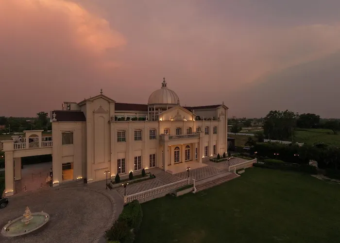 Rajwada Hotel And Resort