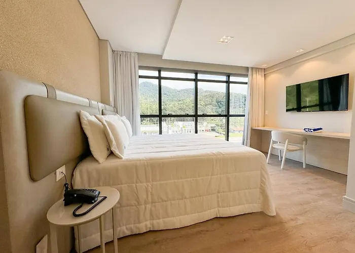 Suítes da Estadia Catarina no HOTEL BLUE SEA, beira-mar e lazer completo