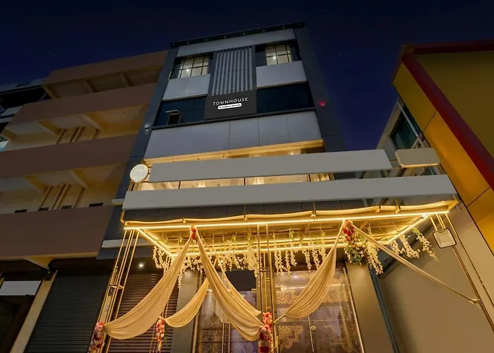 Super Townhouse Anisabad Near Mahavir Sansthan