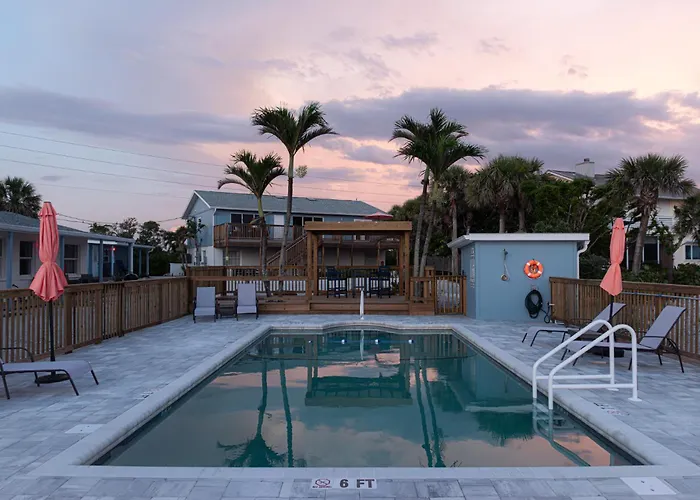 Seafarer Beach Resort - Ocean View With A Pool On The Beach