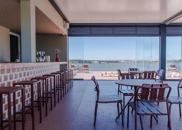 Upon Harbor - Seixal Bay Hotel