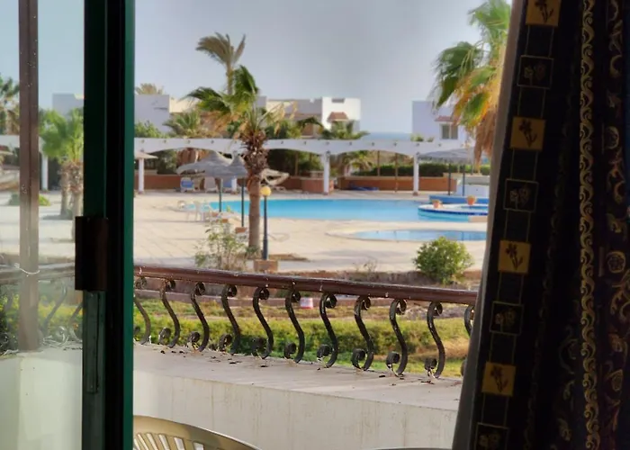 Royal Beach - Ras Suder