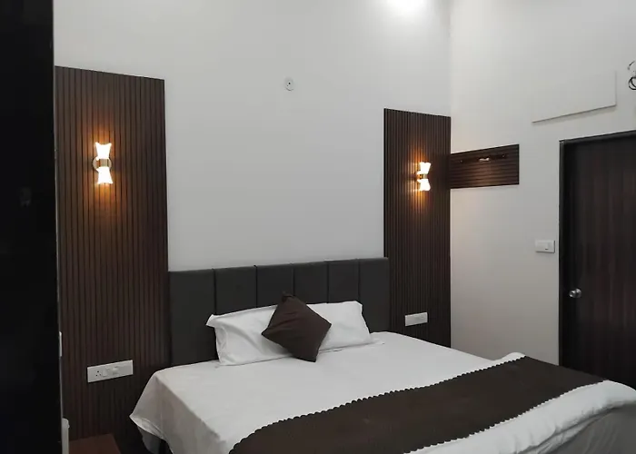 Kiwi Inn Hotel Palda