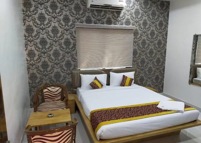 Hotel Sr Executive, Akola