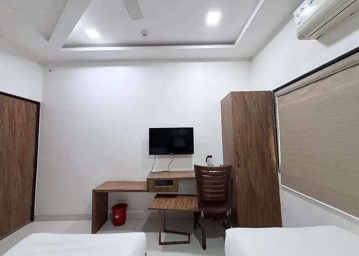 Hotel Sr Executive, Akola