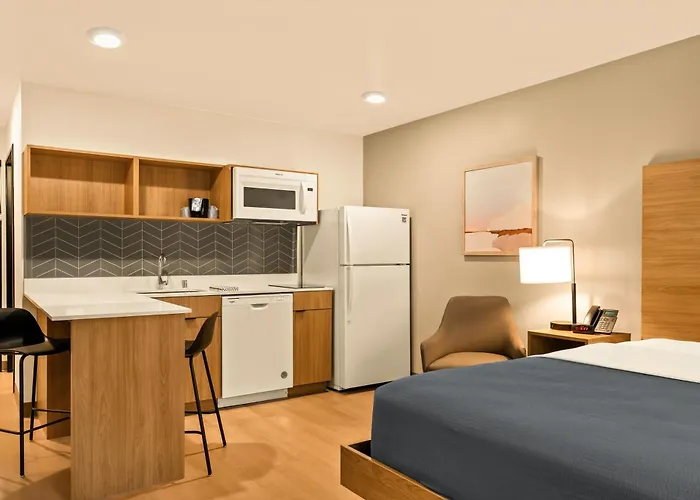Livaway Suites Phoenix-Surprise