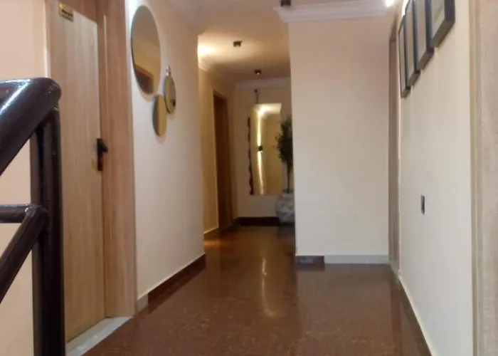 De' Mayors Court Suites&Bar