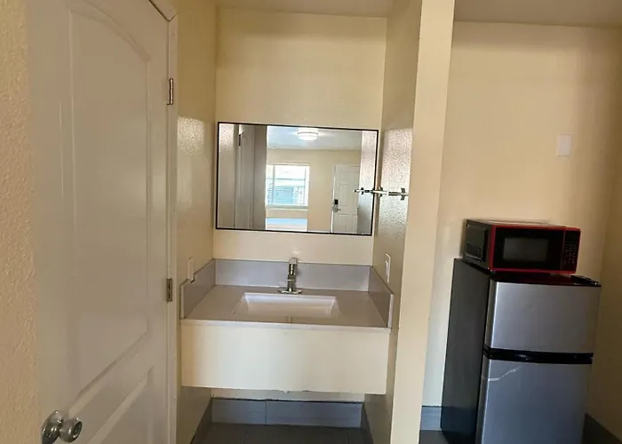 Citrus Inn & Suites