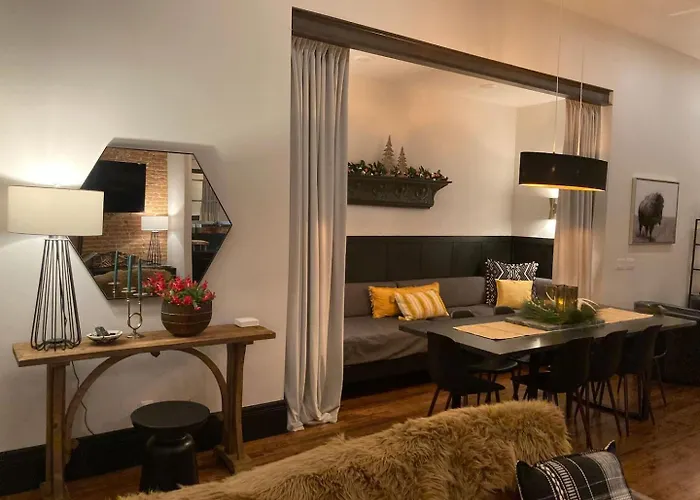 Luxe Main St Loft With Rooftop Lounge And Balcony