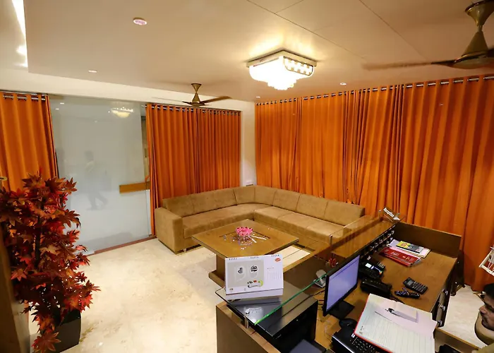 Nova Yashraj Hotel