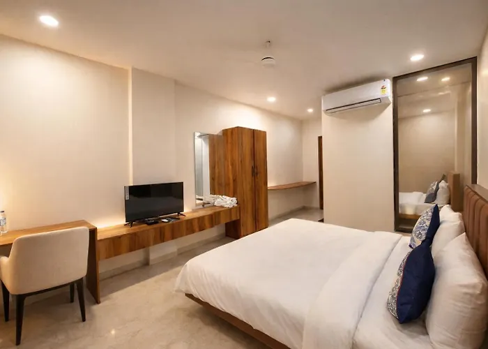 Hotel Golden Retreat - At Anand Railway Station