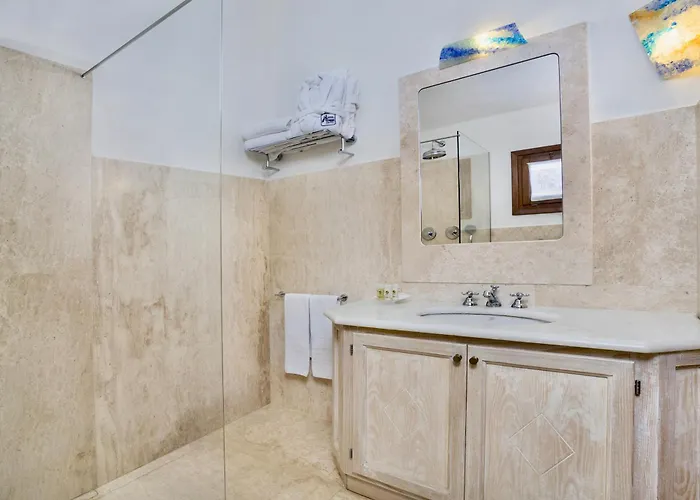 Hotel With Swimming Pool Near Baja Sardinia