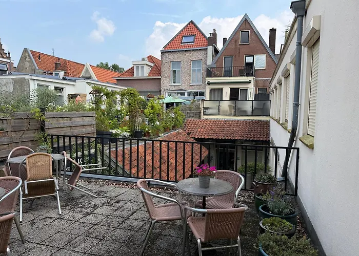 Hotel Hanzestadslogement De Leeuw in het centrum, Snoepwinkel, Hanzemuseum, Koffieschenkerij met Binnenplaats, Kamers met keukentje en Ontbijtservice