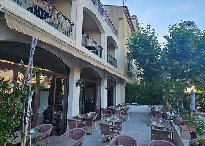 Le Castelet Des Alpilles