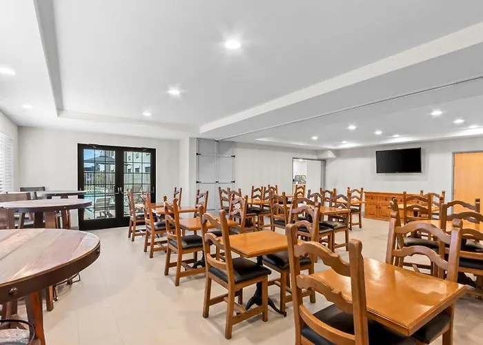 Red Lion Inn & Suites Goodyear Newly Renovated