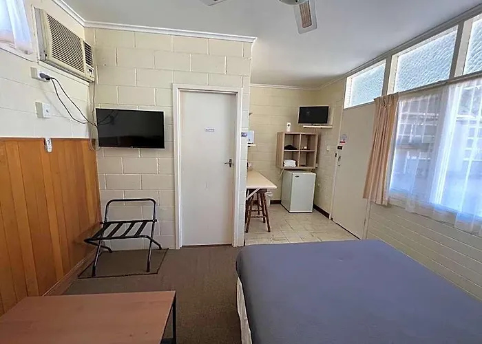 Glossop Motel