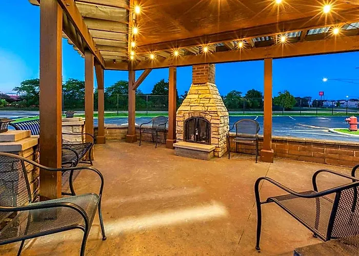 Super 8 By Wyndham Roseville/Detroit Area