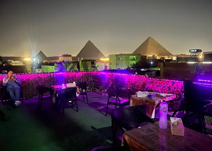 Jana Pyramids View Inn