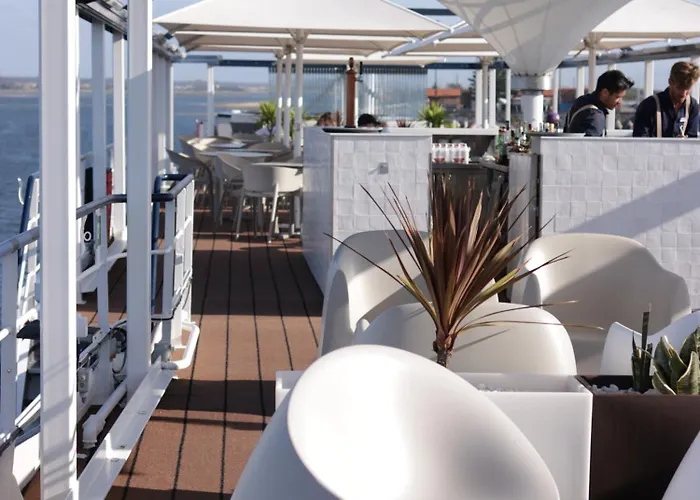 Costa do Sal Hotel Boat Lounge