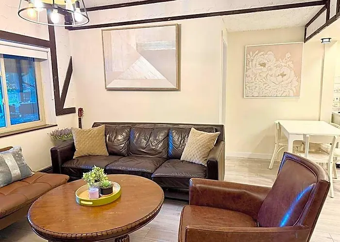 Bright Spacious 3 Bedroom Garden Suite, 4 Queen Beds, Fully Equipped, Highly Recommended By 229 Happy Groups