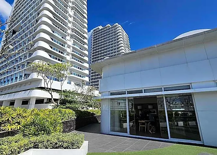 Oyo 1143 The Emgrand Azure North