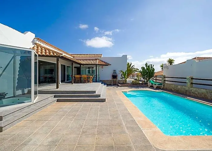 Villa Lobos With Private Swimming Pool - Homeforguest