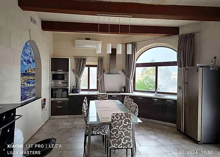 Country Views Villa Victoria