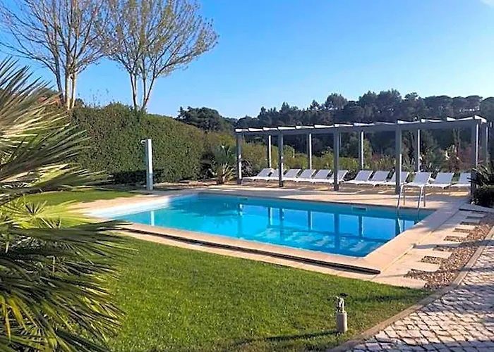 Tranquil Retreat In Sesimbra With Private Entrance And Stunning Views