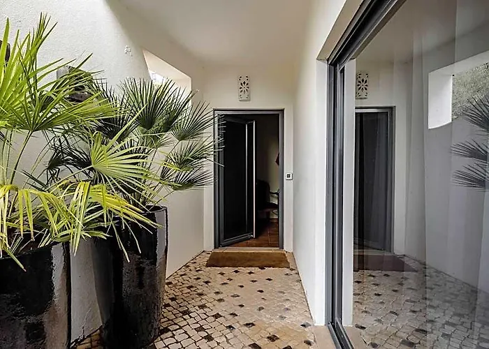 Tranquil Retreat In Sesimbra With Private Entrance And Stunning Views