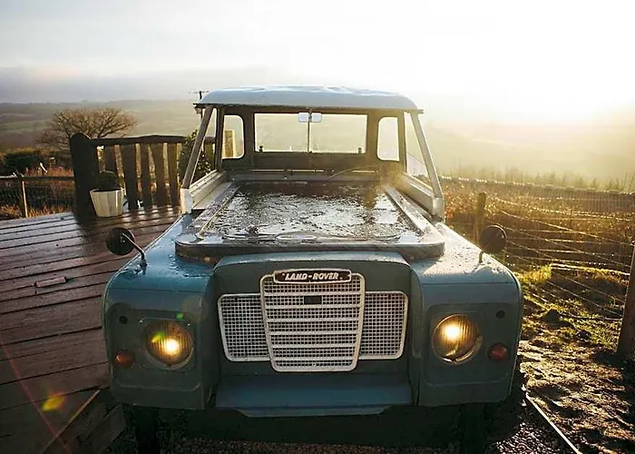 Bluebird Penthouse & Land Rover Hot Tub