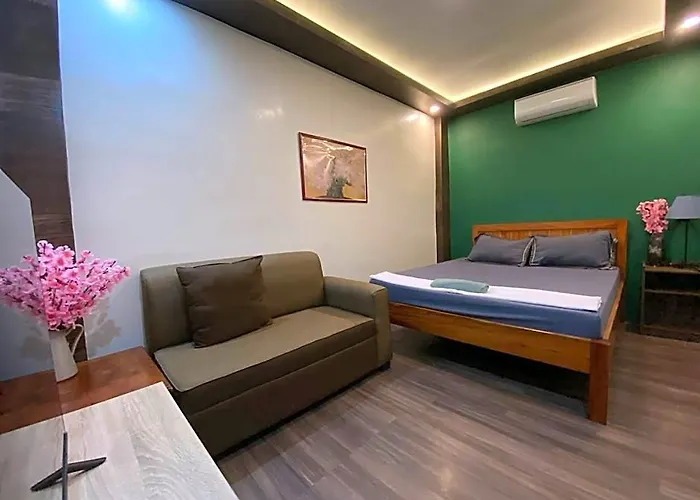 Mom'S Shie Restaurant / Apartelle