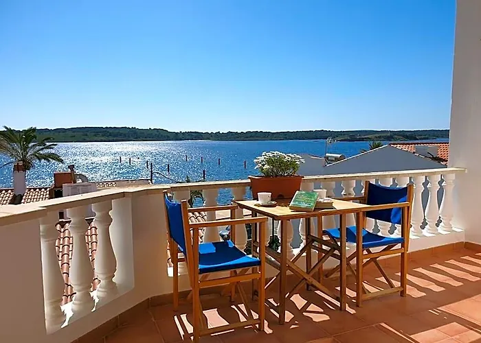 Roca Fornells, Vistas Al Mar En Fornells F98