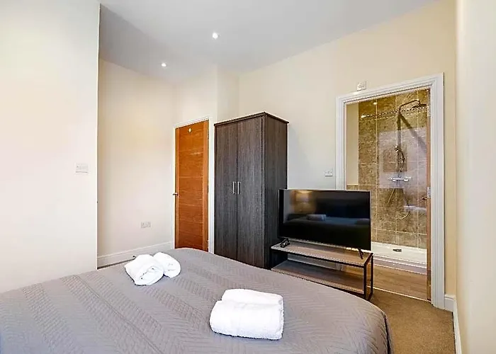 2 Bedroom Apt. 05 + Parking In Maidenhead