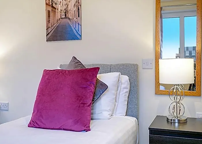 3 Bedroom Apt. 04 + Parking In Maidenhead