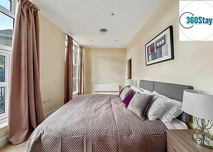 2 Bedroom Apt. 01 + Parking In Maidenhead